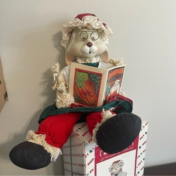 New VINTAGE 1996 House of Lloyd Christmas Around the World Grannie Flo Bunny - Picture 2 of 9